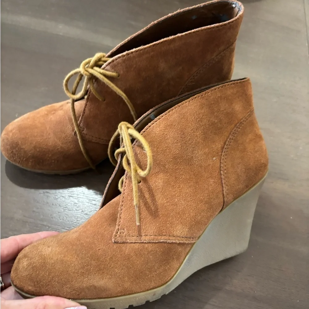 White Mountain Women's Tan Wedge Ankle Boots/ Shoes Sz 9